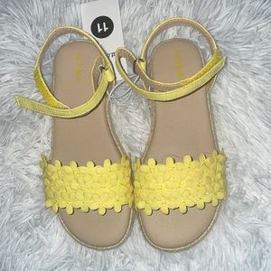 NWT-Cute size 11 girls sandals